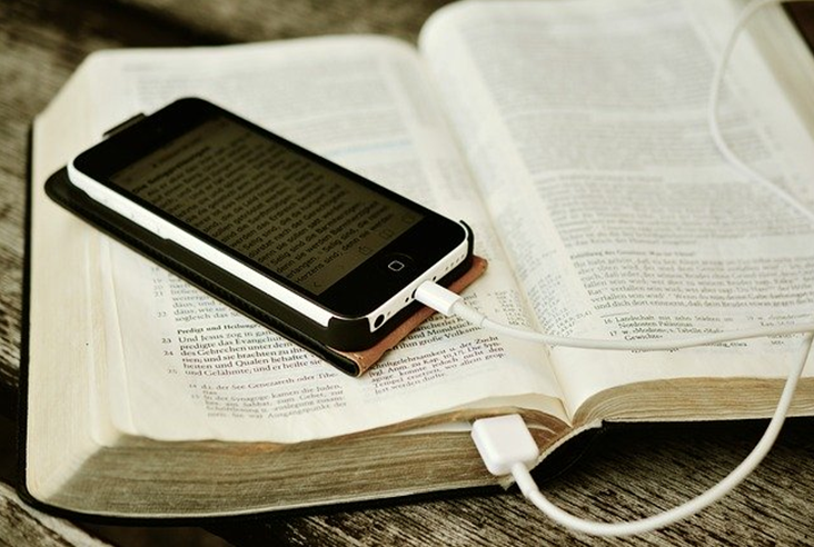 Evangelho em tempos de Like, Palco e Silêncio